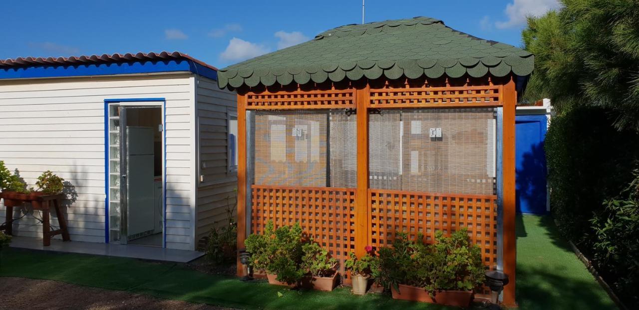 En Finca Las Dunas Dos Chalets Con Jacuzzis En Primera Linea De Playa , Uno De 4 Dormitorios Y Otro De 2 Dormitorios, Llama Al Seiscientos Veintisiete Cuatrocientos Diecisiete Trescientos Noventa Y Ocho Rota Extérieur photo
