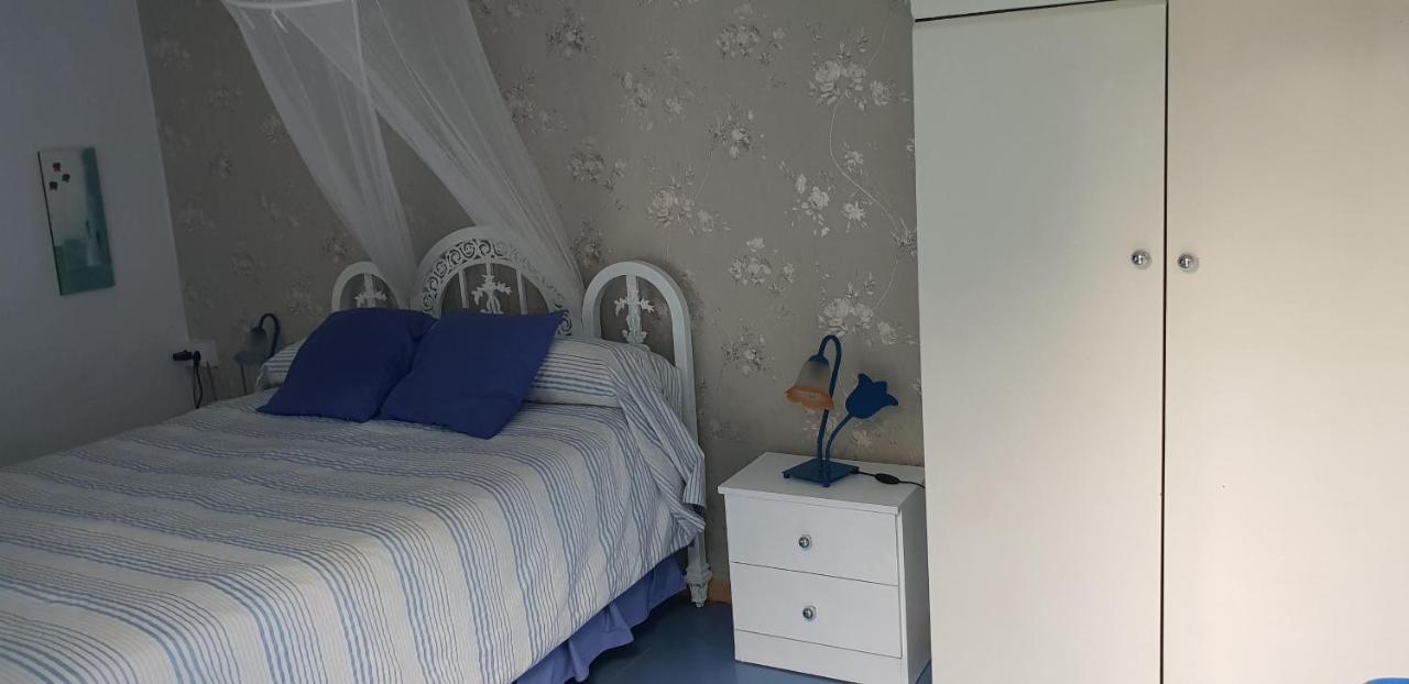 En Finca Las Dunas Dos Chalets Con Jacuzzis En Primera Linea De Playa , Uno De 4 Dormitorios Y Otro De 2 Dormitorios, Llama Al Seiscientos Veintisiete Cuatrocientos Diecisiete Trescientos Noventa Y Ocho Rota Extérieur photo