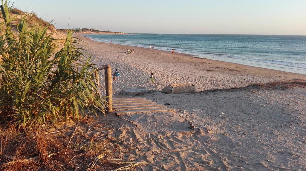 En Finca Las Dunas Dos Chalets Con Jacuzzis En Primera Linea De Playa , Uno De 4 Dormitorios Y Otro De 2 Dormitorios, Llama Al Seiscientos Veintisiete Cuatrocientos Diecisiete Trescientos Noventa Y Ocho Rota Extérieur photo